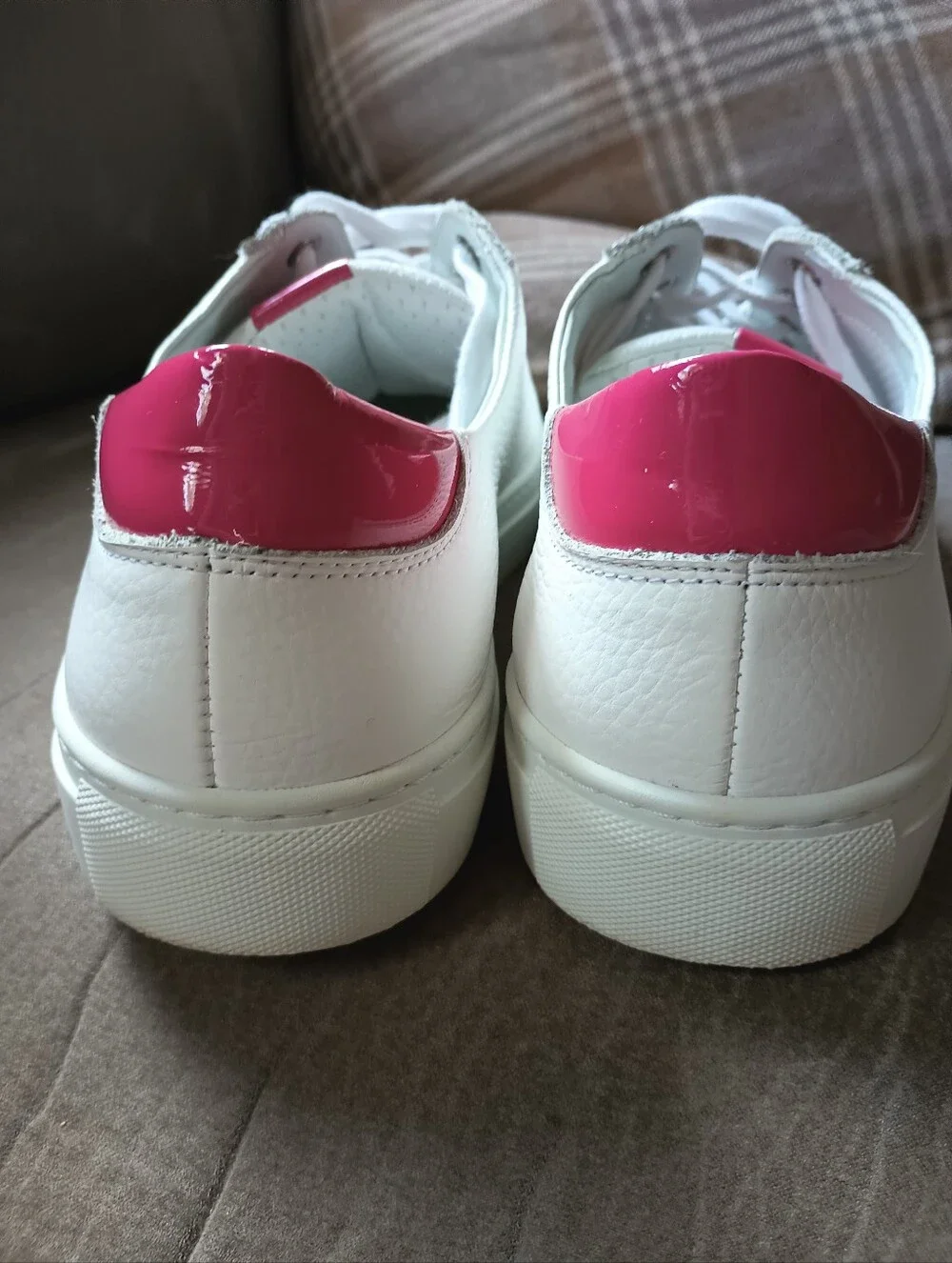 Calla Shoes Star White Grain Leather Hot Pink Accent Wide Fit Sneakers Size 42